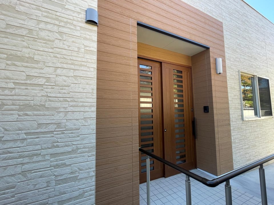Facade/entrance, Day