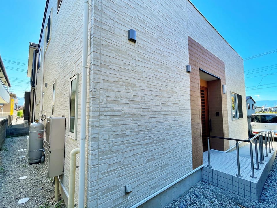 Property building, Day