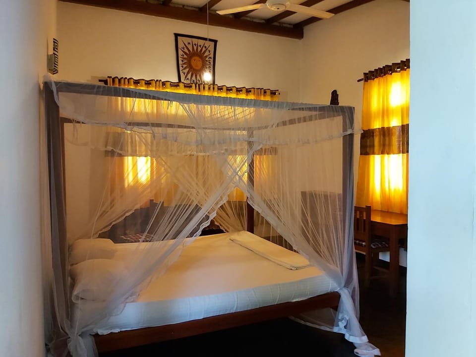 Bed, Other, Other, Photo of the whole room, Decorative detail