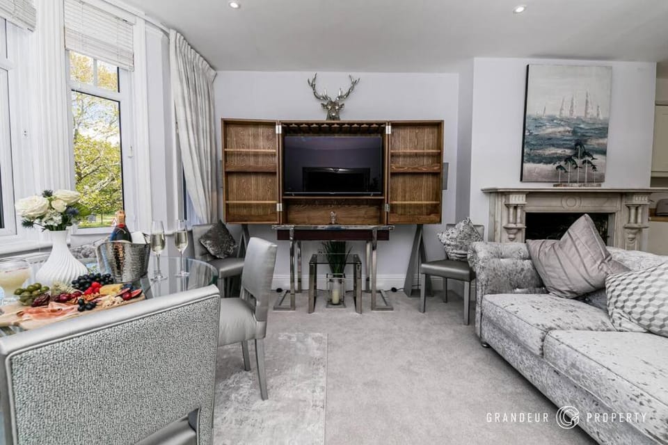 Central Park Suite by Grandeur Property Apartment in Poole