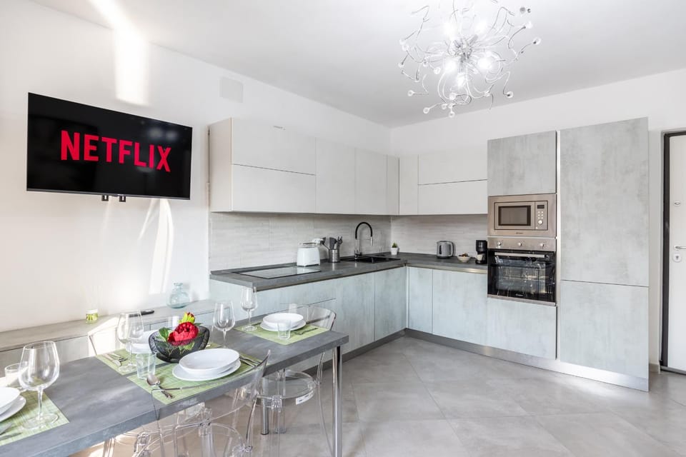 TV and multimedia, Kitchen or kitchenette, Dining area, dishwasher, minibar, pet friendly, stove, toaster