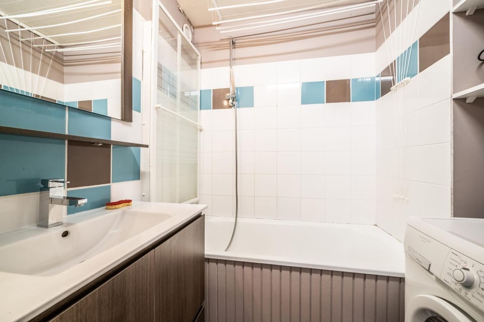 Bathroom, Living room