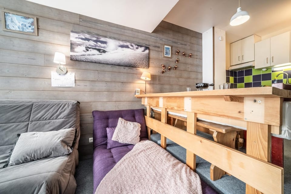 Property building, Living room, Bedroom