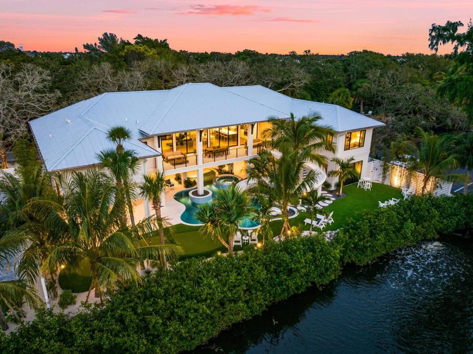 Property building, Spring, Natural landscape, Garden, Other, Garden view, Lake view, Pool view