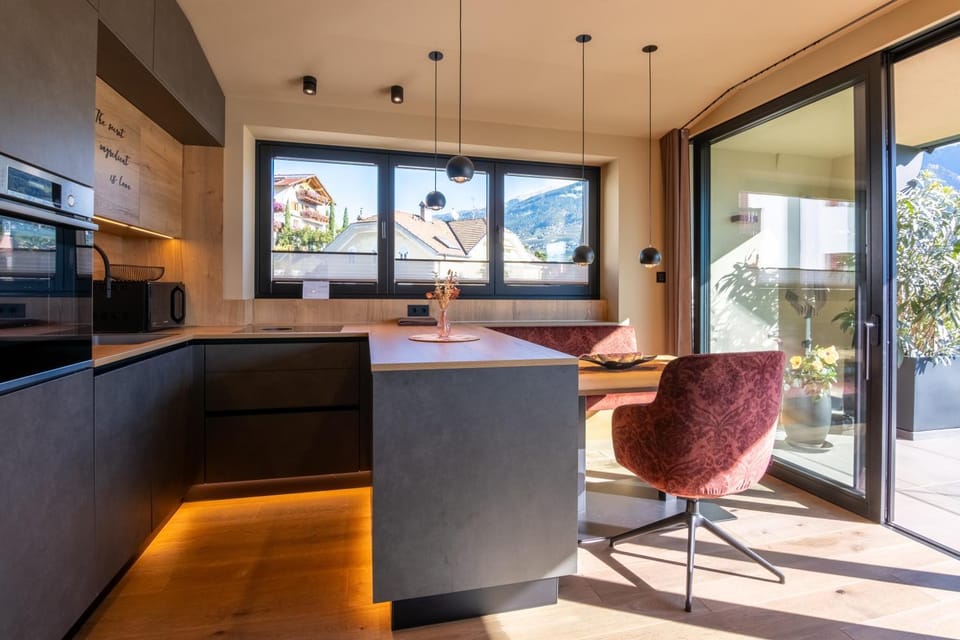 Kitchen or kitchenette, Living room