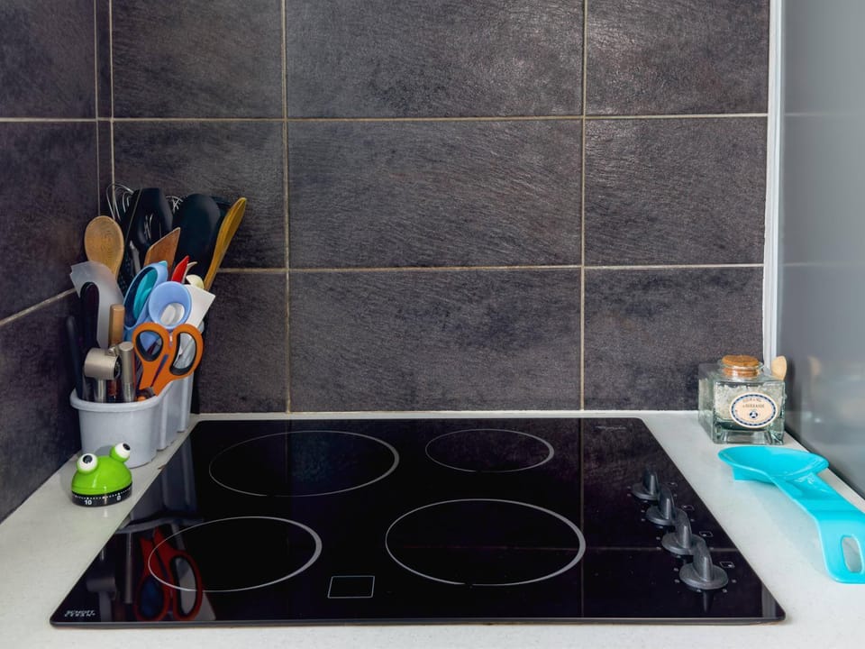 Kitchen or kitchenette, stove