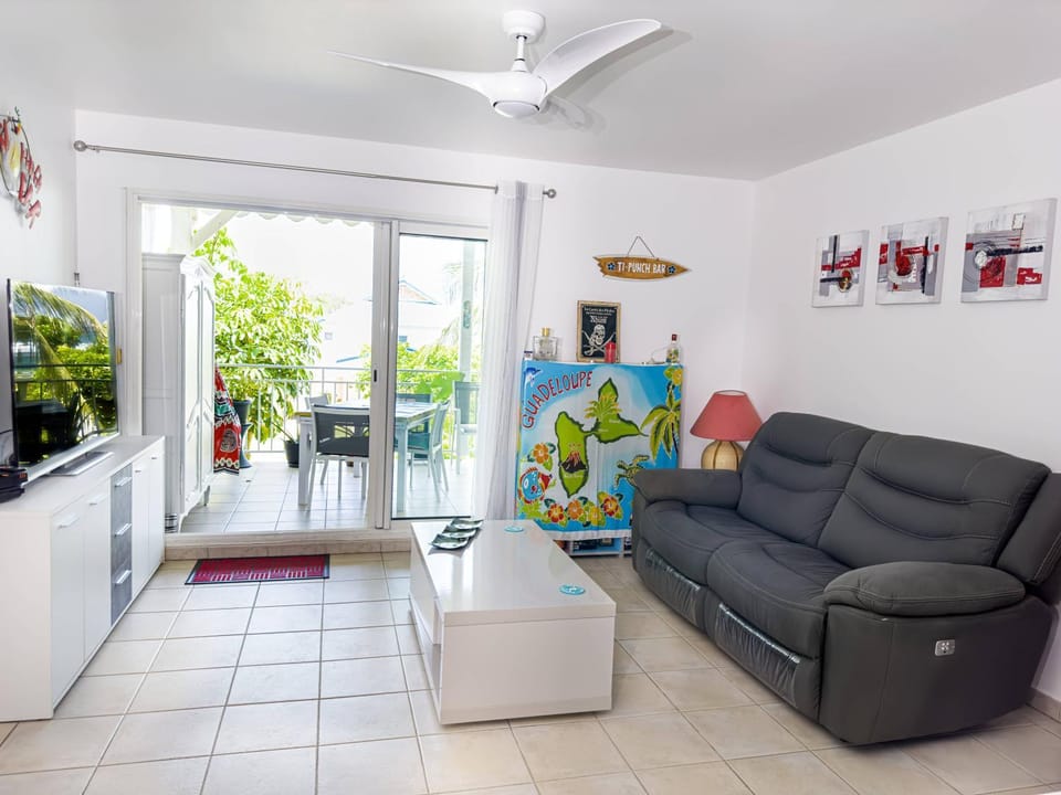 Communal lounge/ TV room, TV and multimedia, Living room, Seating area