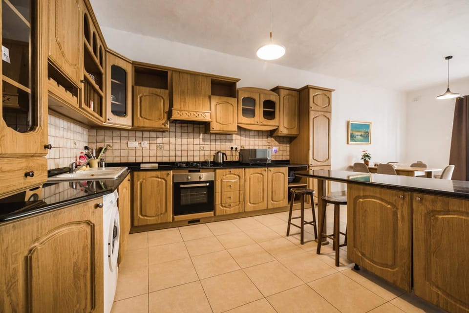 Kitchen or kitchenette, Seating area, Dining area, oven, stove, washing machine