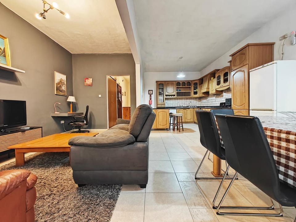 TV and multimedia, Kitchen or kitchenette, Living room, Seating area, Dining area, Evening entertainment