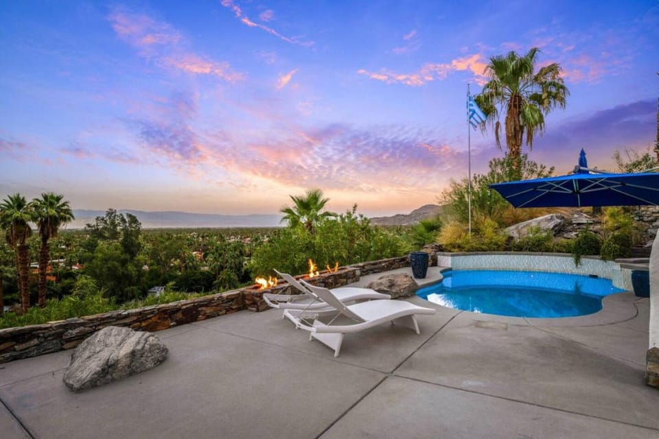 Santorini House Panoramic Palm Springs Views House in Palm Springs