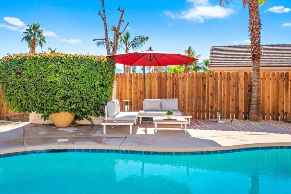 Palm Tree Inn | Gated Pool + Large Backyard [Free Spa Heating + Early Check-In] House in La Quinta