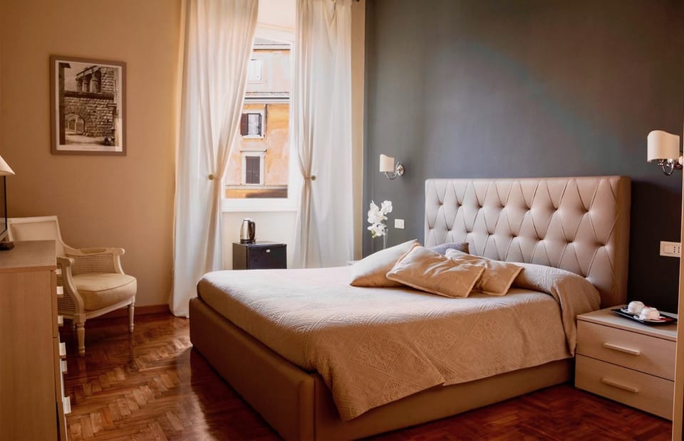 Photo of the whole room, Bedroom