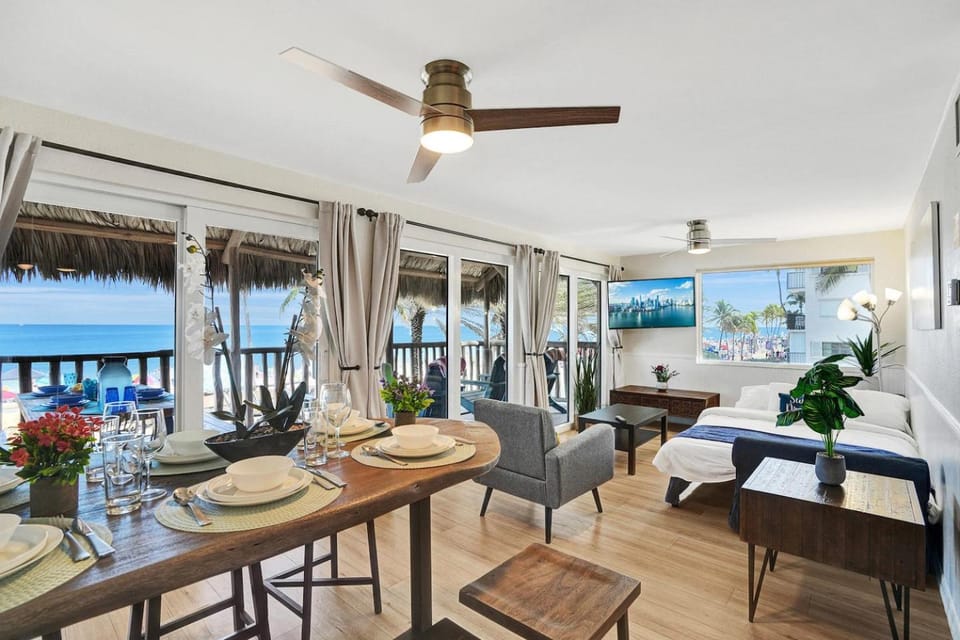 Living room, Dining area, Sea view