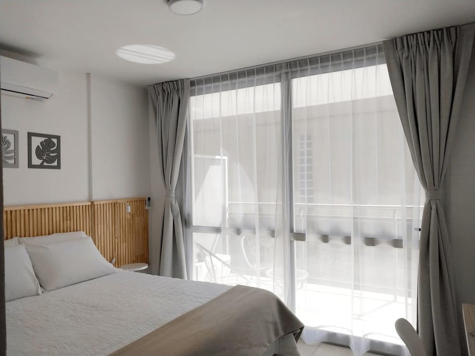 Photo of the whole room, Bedroom, air conditioner