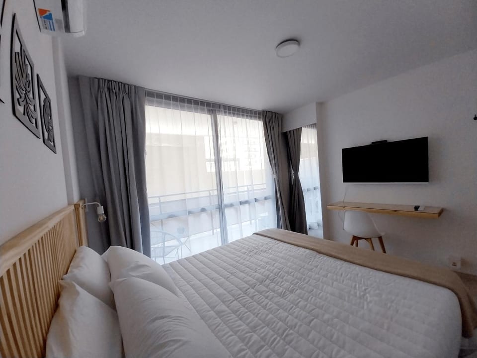 Photo of the whole room, Bedroom