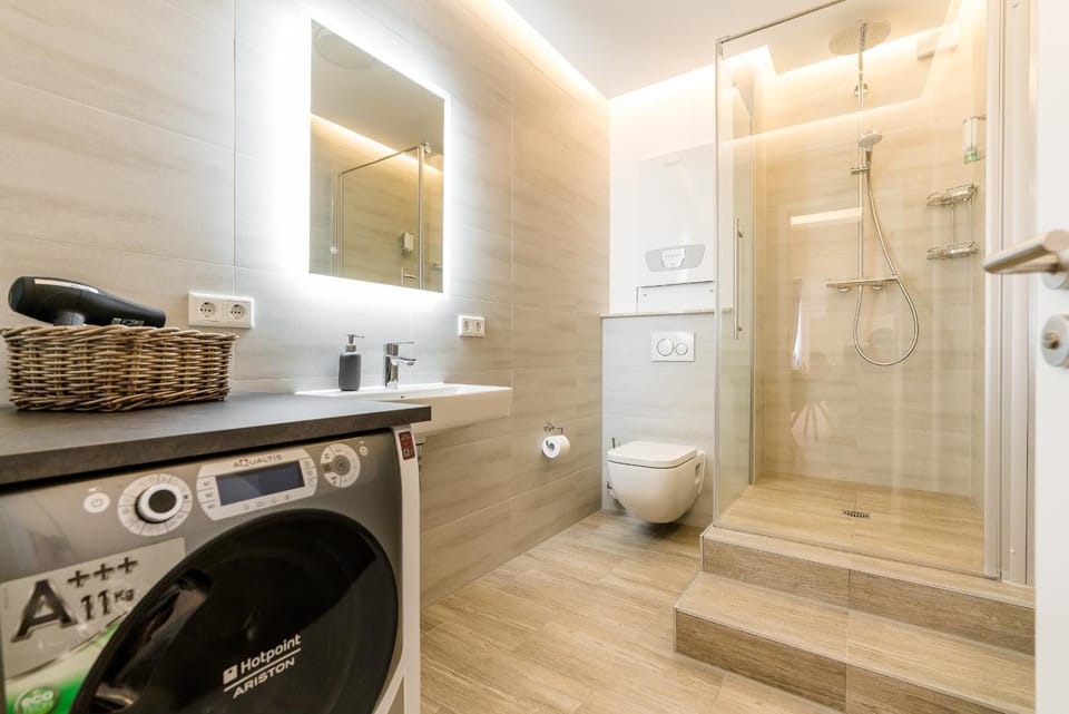 Shower, Toilet, Bathroom