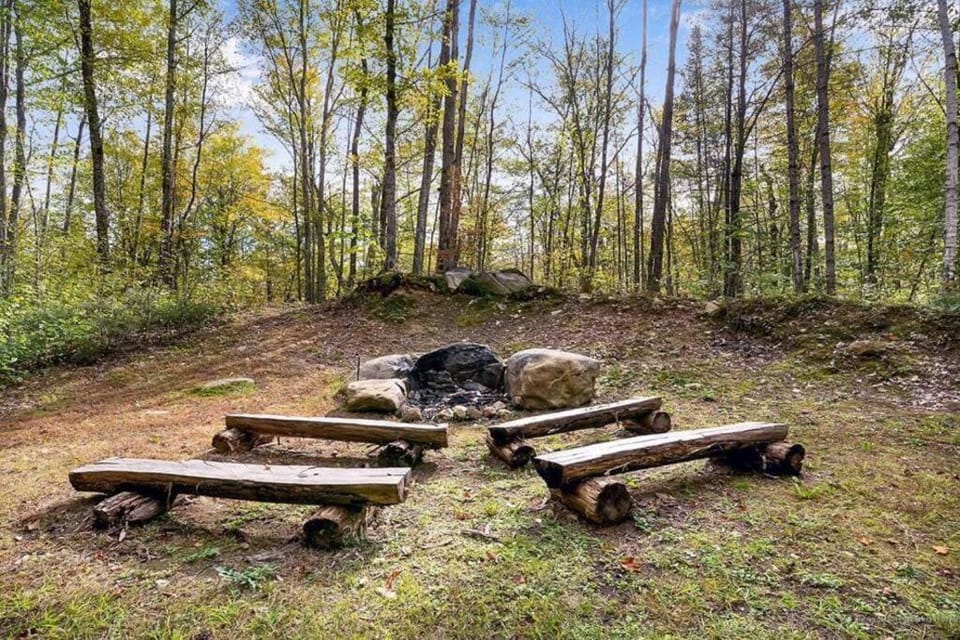 Treehouse in Maine woods- The Grand Oak House in Lovell