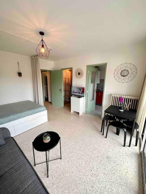 Orangers - Bord de mer - Studio cosy 4 personnes Apartment in Cagnes-sur-Mer
