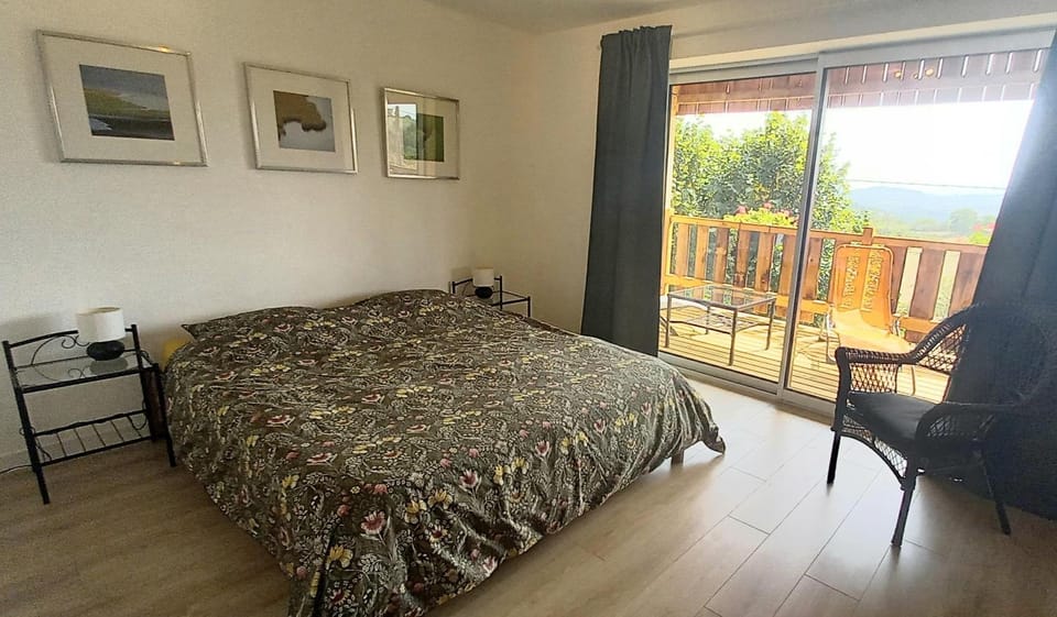 Bed, Balcony/Terrace, Photo of the whole room, Bedroom