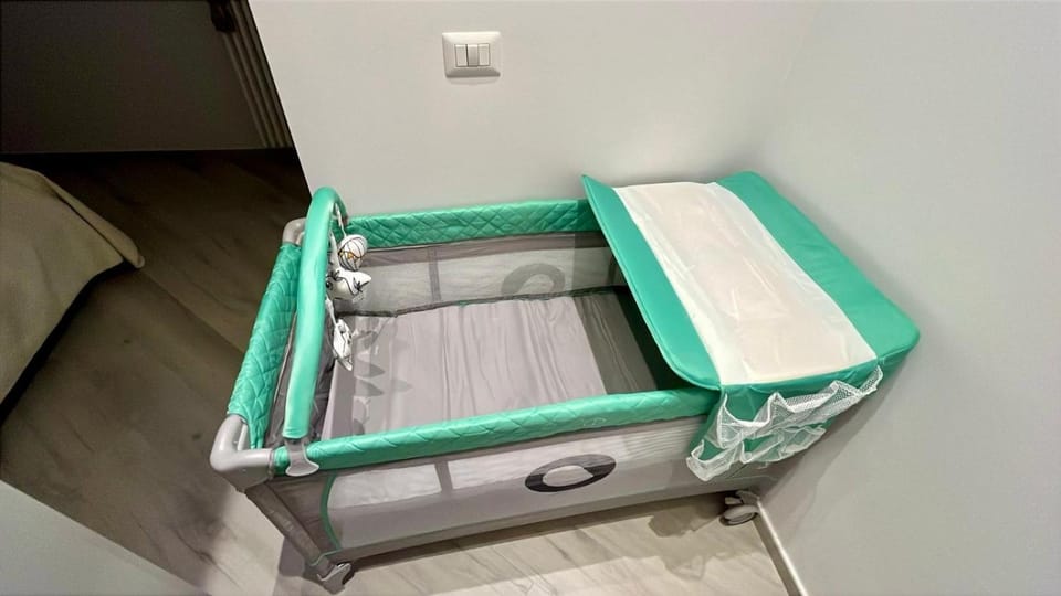 Bedroom, cot