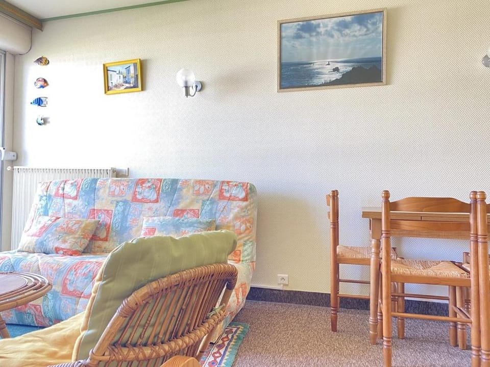 441 - A ERQUY, en bordure de la très belle plage de CAROUAL 2km de sables fin Apartment in Brittany