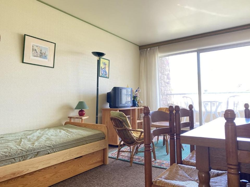 441 - A ERQUY, en bordure de la très belle plage de CAROUAL 2km de sables fin Apartment in Brittany