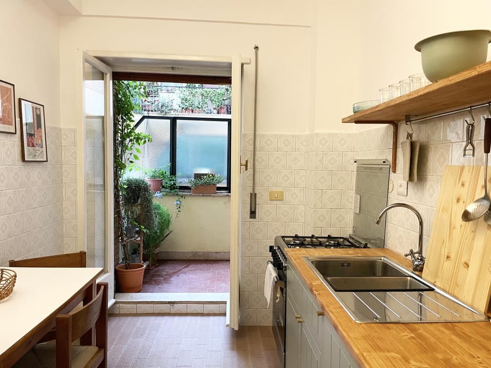 Kitchen or kitchenette, Dining area, stove