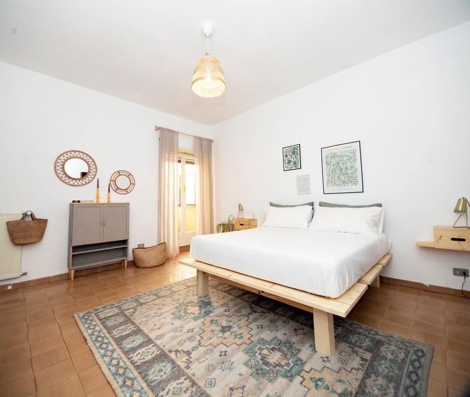 Bed, Photo of the whole room, Bedroom