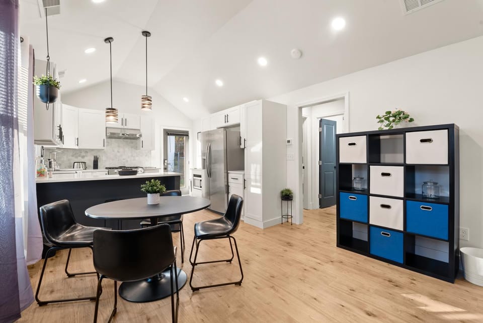 NEW Decatur Bungalow - World Cup Ready Retreat House in Belvedere Park