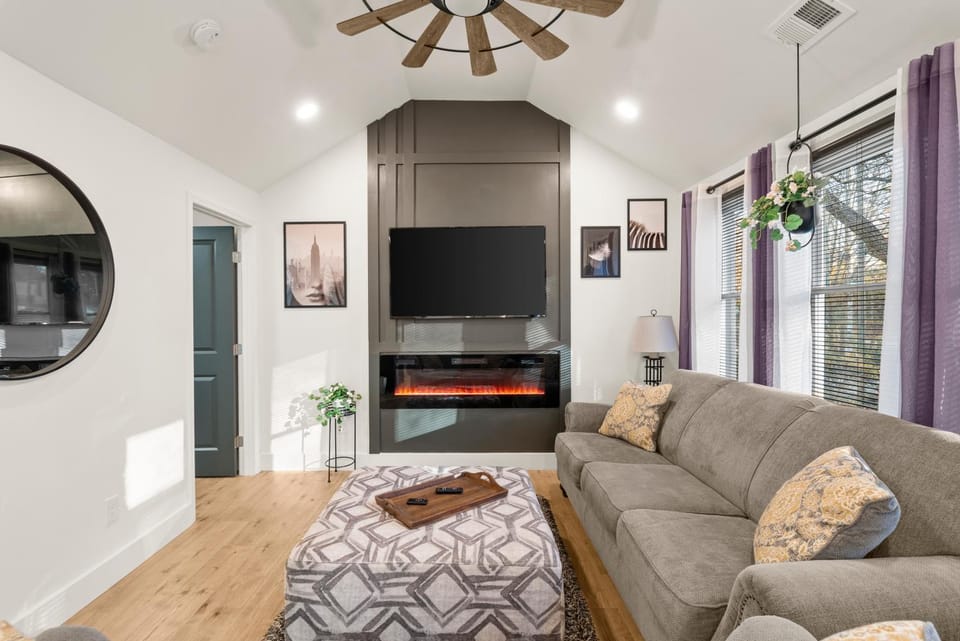 NEW Decatur Bungalow - World Cup Ready Retreat House in Belvedere Park