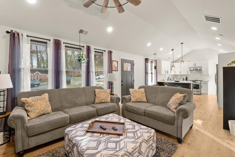 NEW Decatur Bungalow - World Cup Ready Retreat House in Belvedere Park