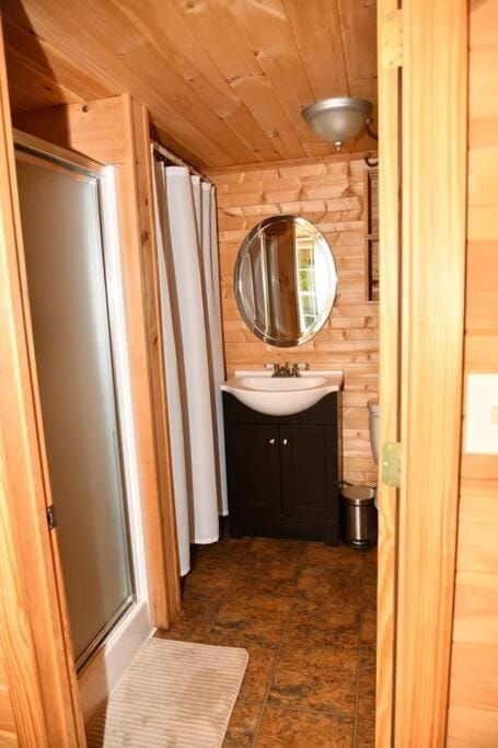 Maine Treehouse-The Spruce Suite House in Lovell