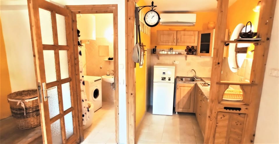 Kitchen or kitchenette, washing machine