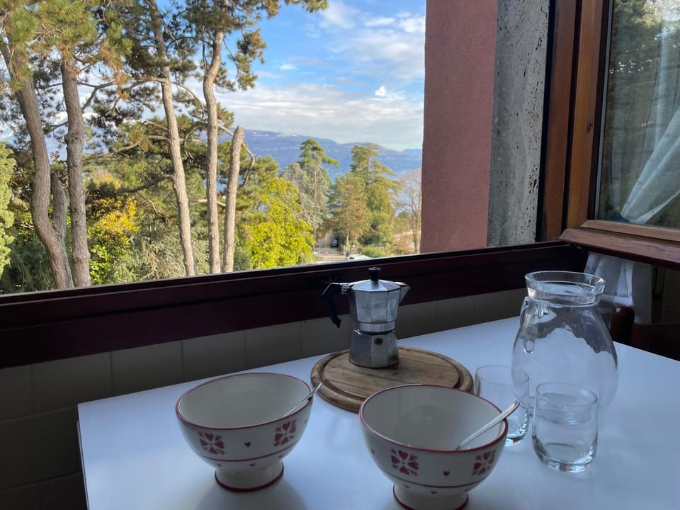 Day, Dining area
