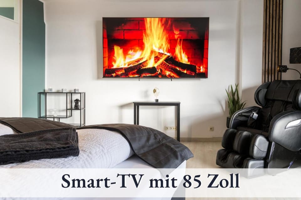 TV and multimedia, Living room, Seating area, Evening entertainment