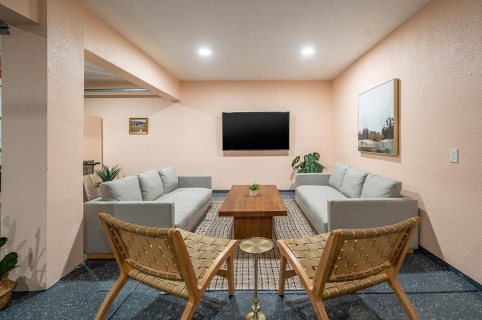 Sundown Oasis With Private Pool And Spa House in La Quinta