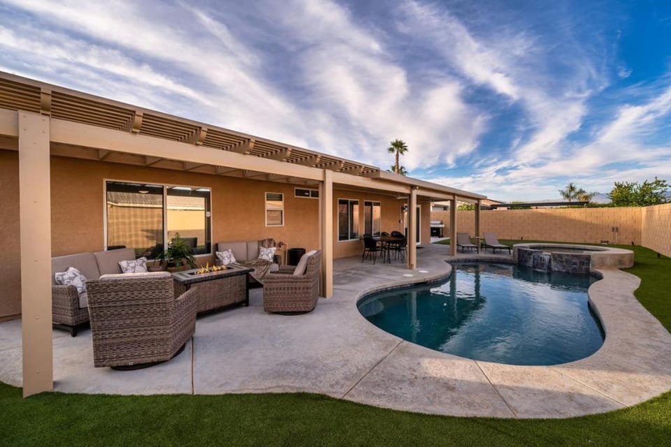 Desert Noir Modern Chic Pool Retreat House in Indio