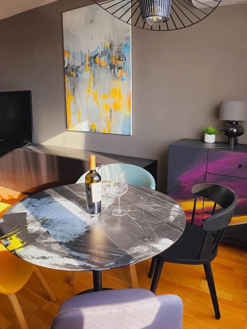 TV and multimedia, Seating area, Dining area