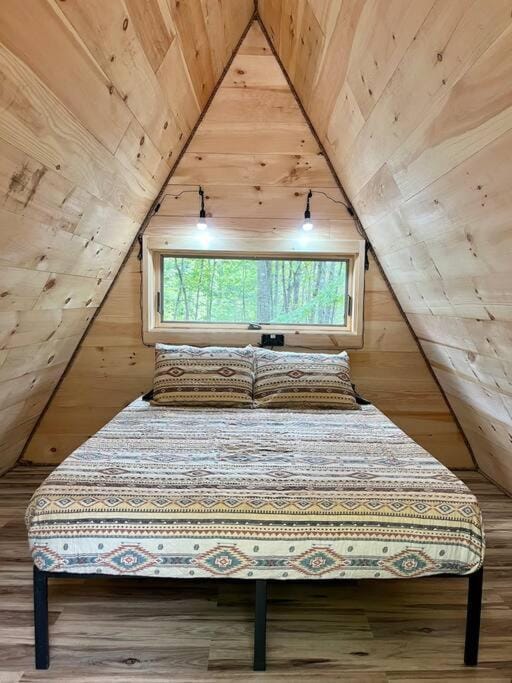 Rustic Cabin in Maine Woods-The Beech Cabin in Lovell