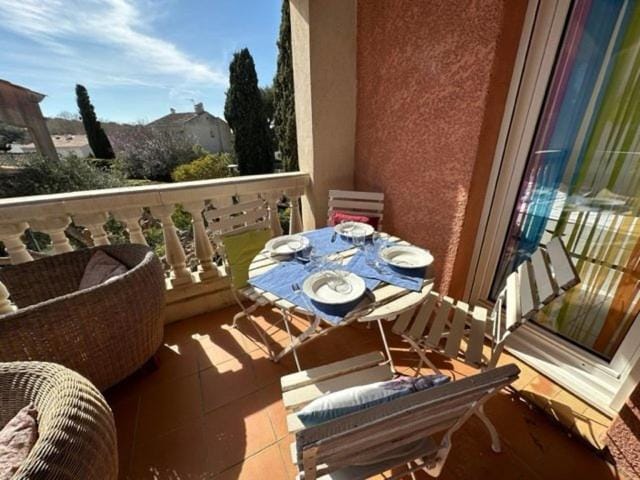 Patio, Day, Balcony/Terrace, Dining area
