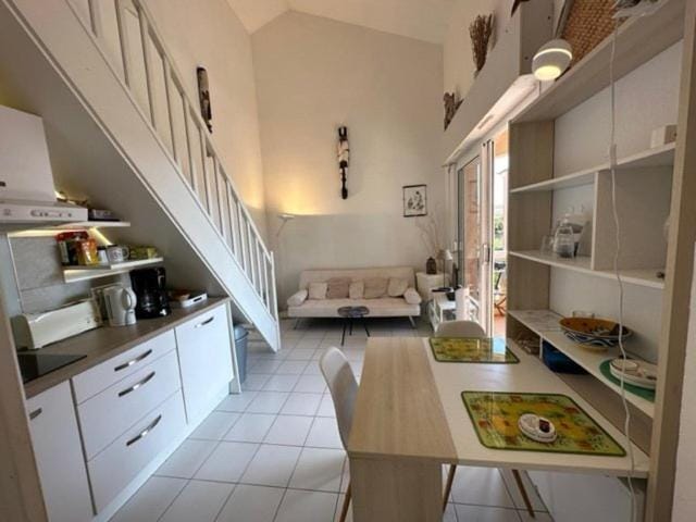 Living room, Dining area, oven, stove
