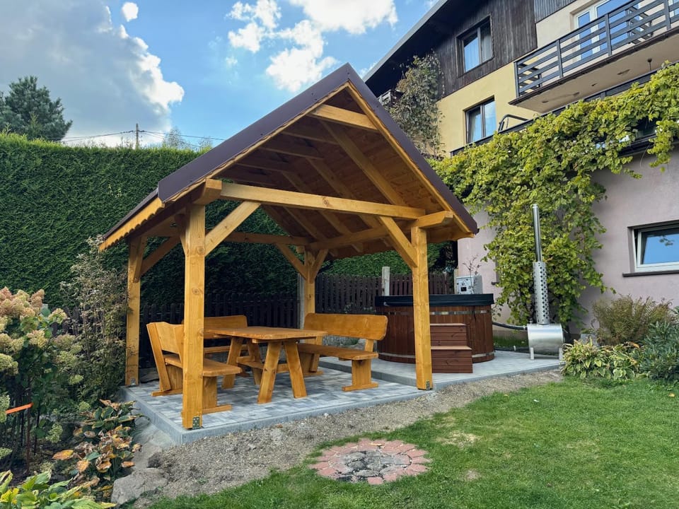 Garden, Hot Tub