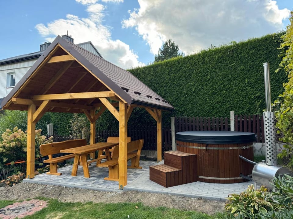 Garden, Hot Tub