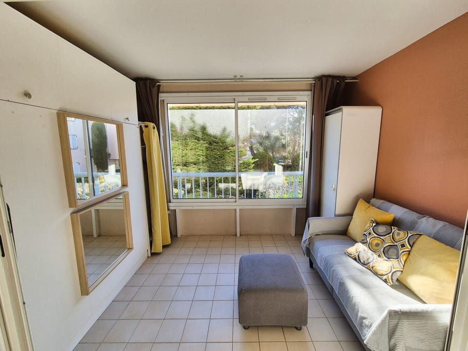 150 m plage, domaine privé avec piscine Apartment in Six-Fours-les-Plages