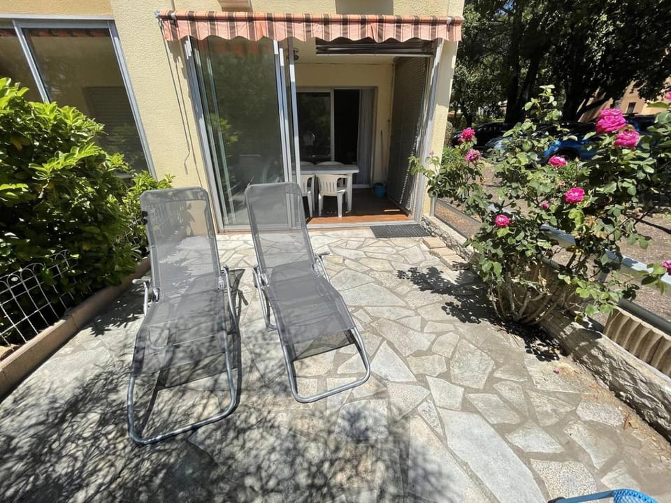 Bord de plage, rez de jardin,5/7 personnes...WIFI Apartment in La Seyne-sur-Mer