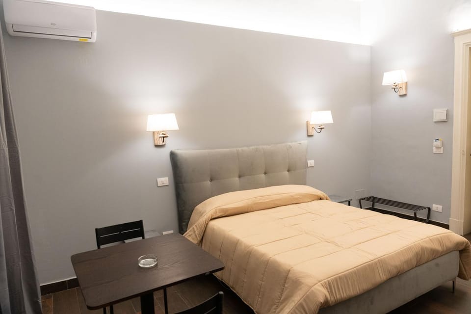 Bed, Photo of the whole room, Bedroom, internet, air conditioner
