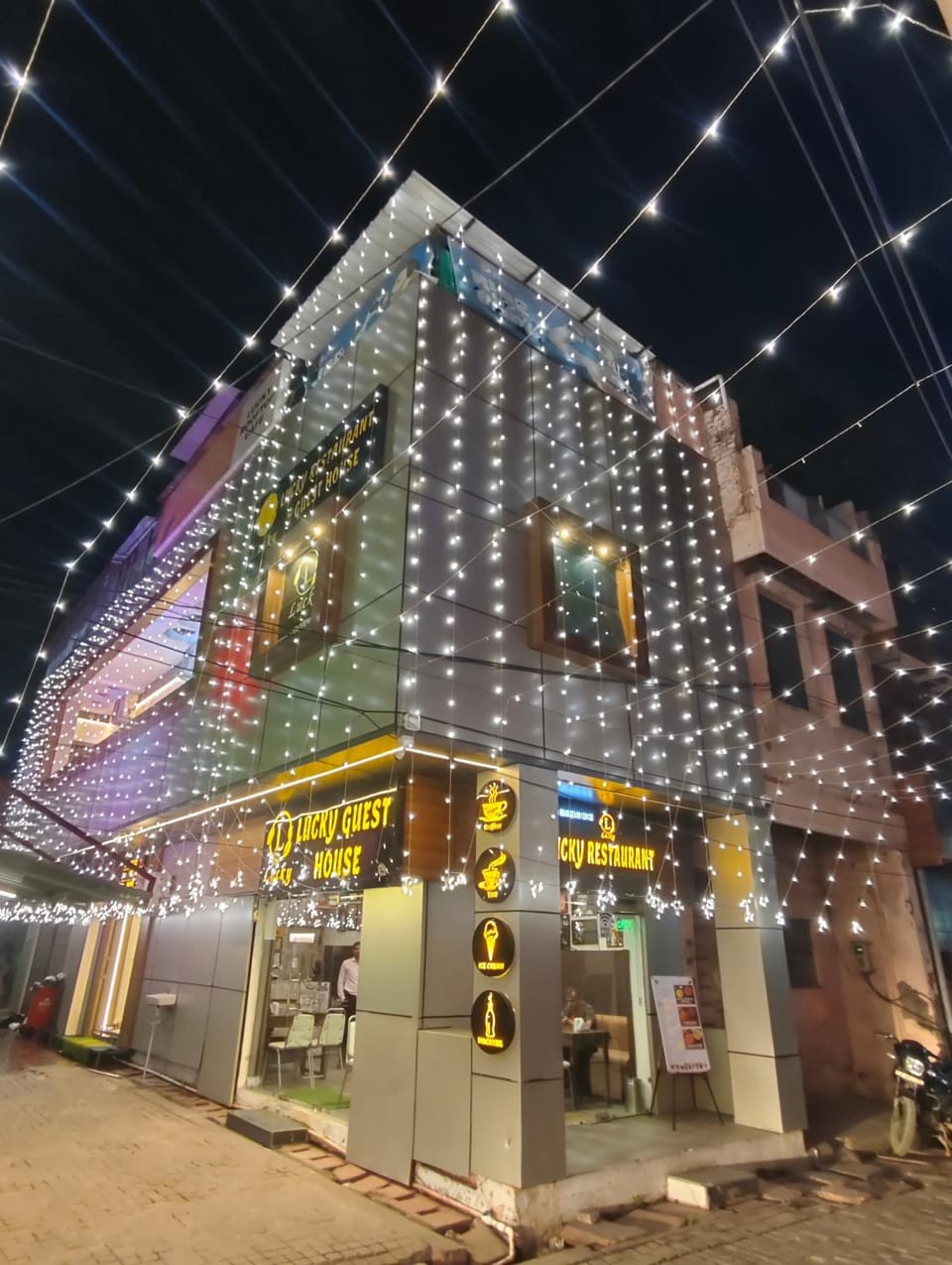 Property building, Facade/entrance
