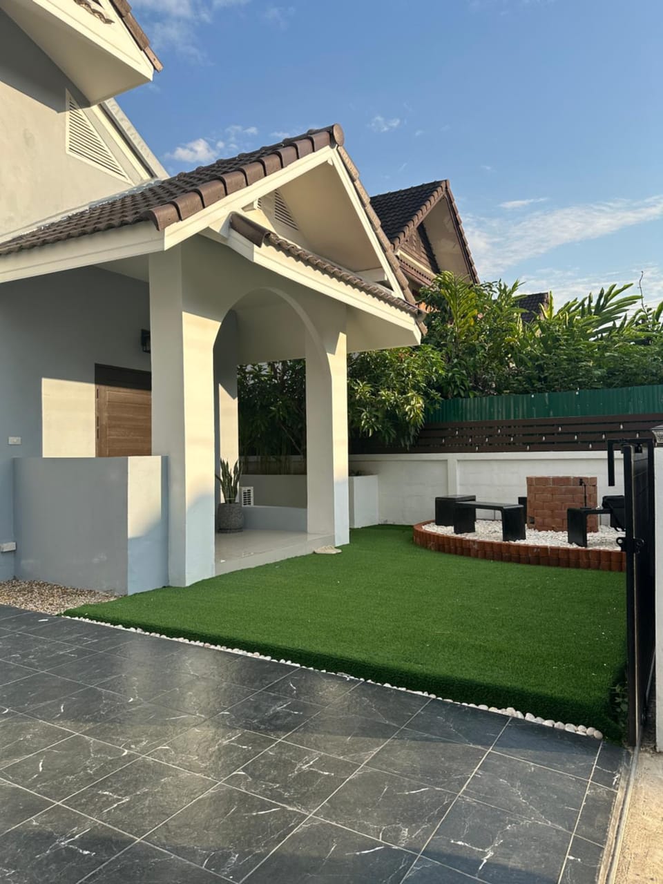 Property building, Patio, Day, Garden, Garden, Garden view