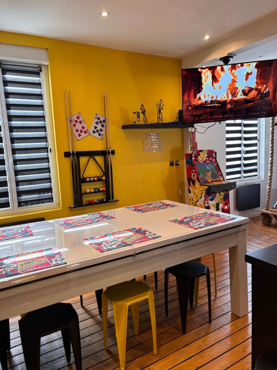 ArCaDe RoOm Jacuzzi, Arcade, Billard, Ping Pong Apartment in Epernay