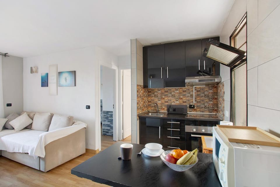 Property building, Kitchen or kitchenette, Living room